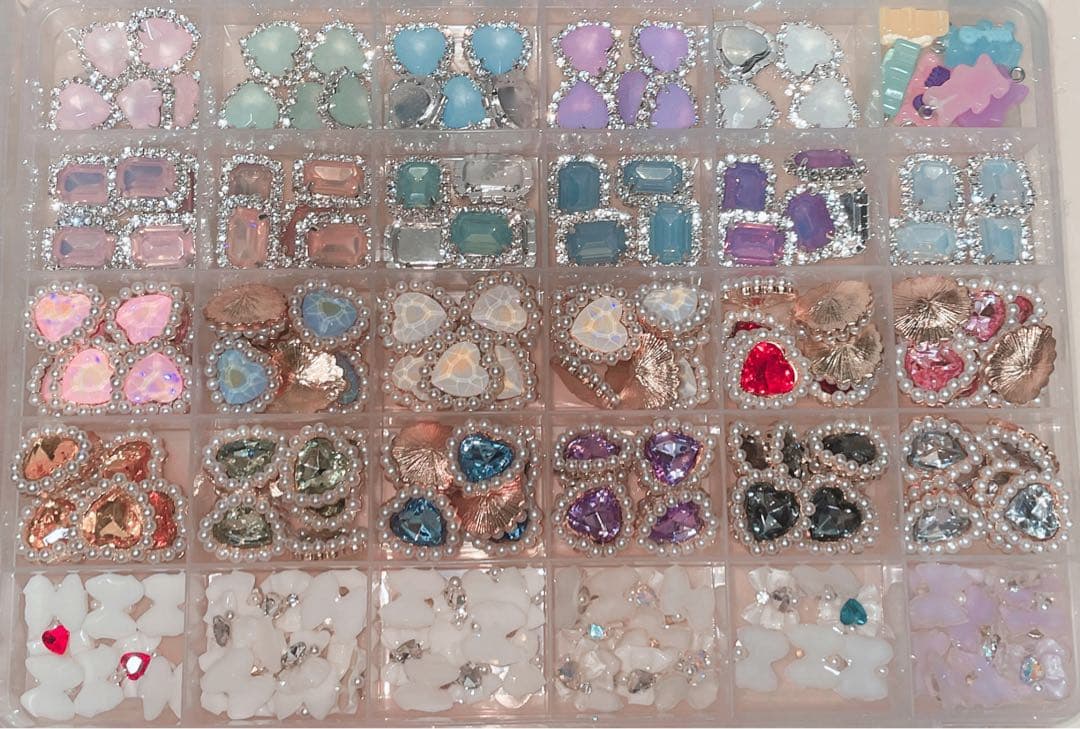 ネイルパーツ　まとめ売り　大量　デコパーツ　キラキラ　ビジュー　キャラクター