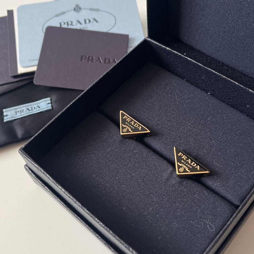 プラダ　カフス　トライアングルロゴ　925　ゴールド　黒　ブラック　2LG095