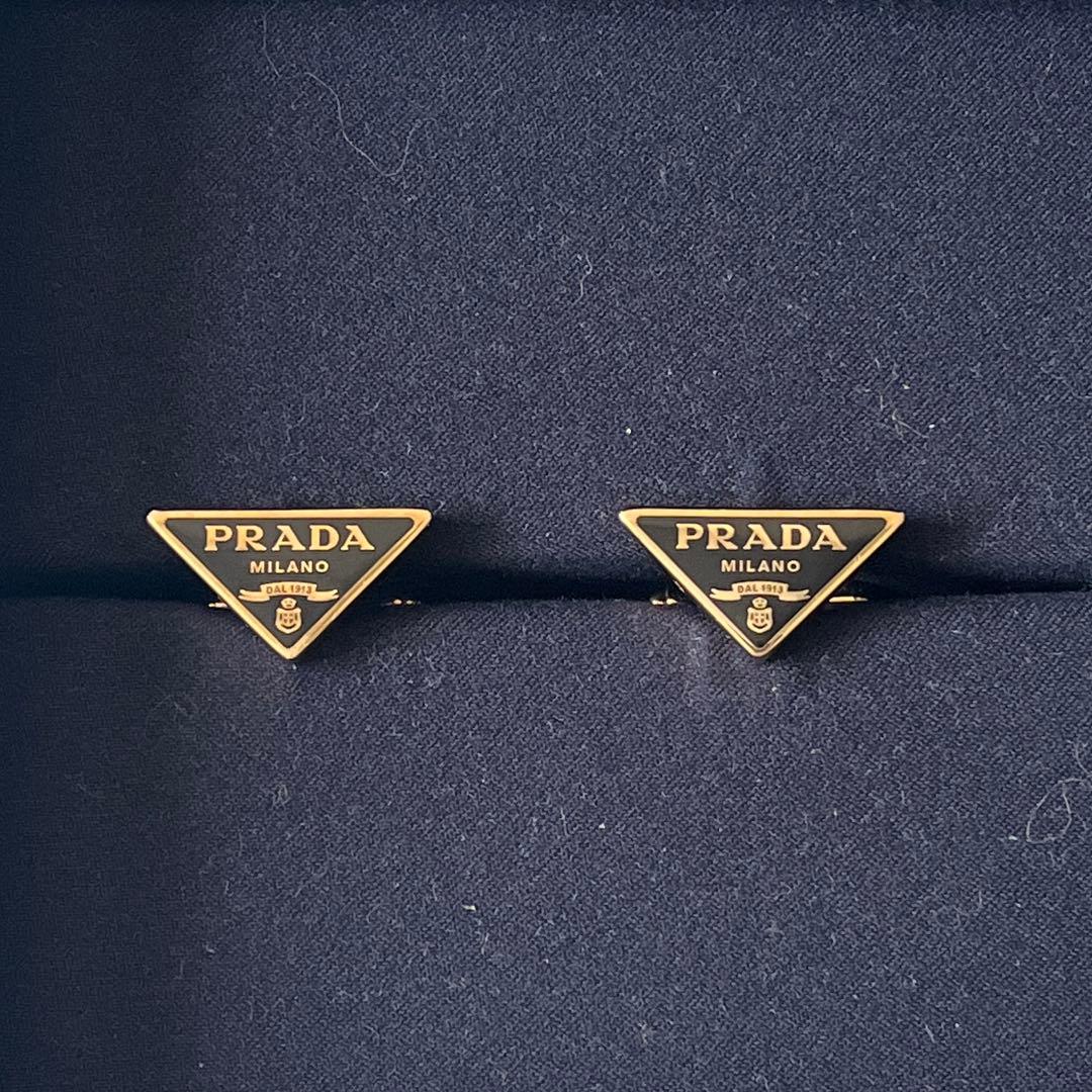 プラダ　カフス　トライアングルロゴ　925　ゴールド　黒　ブラック　2LG095