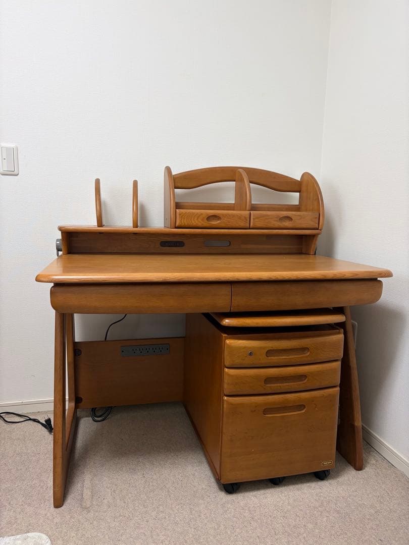 ①Maruni学習机(ワゴンとのセットのうち机部分)