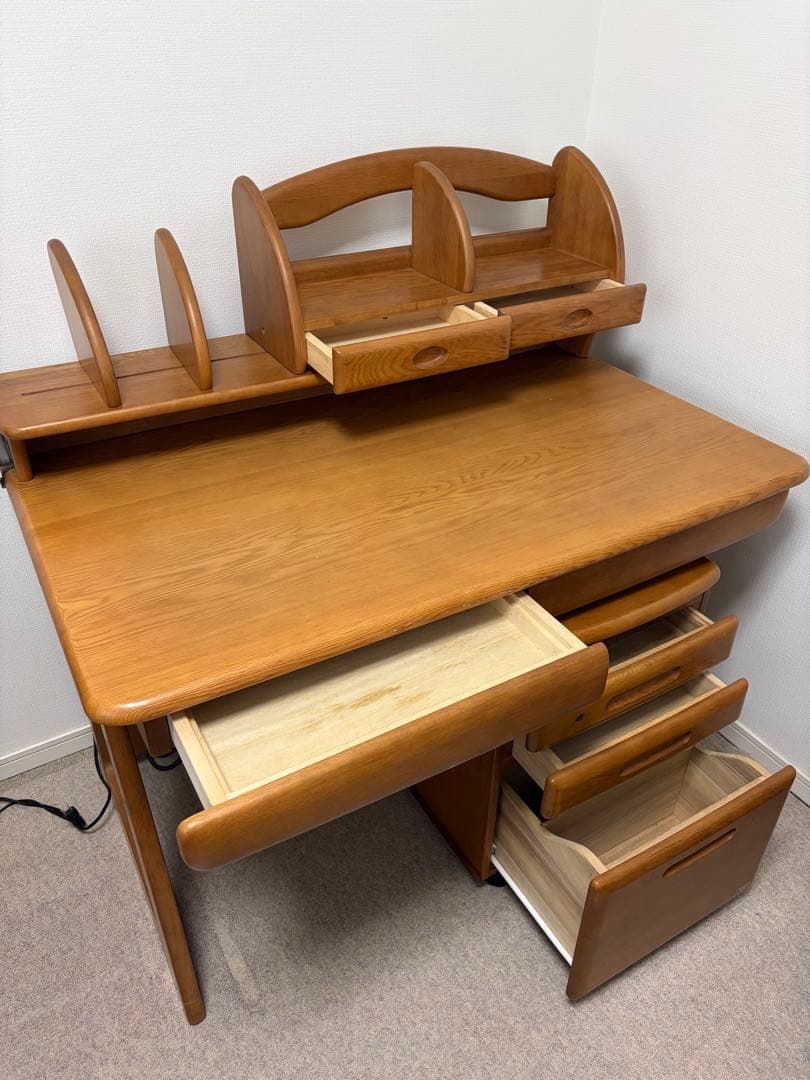 ①Maruni学習机(ワゴンとのセットのうち机部分)