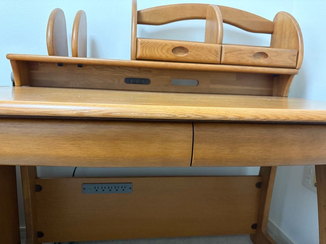 ①Maruni学習机(ワゴンとのセットのうち机部分)