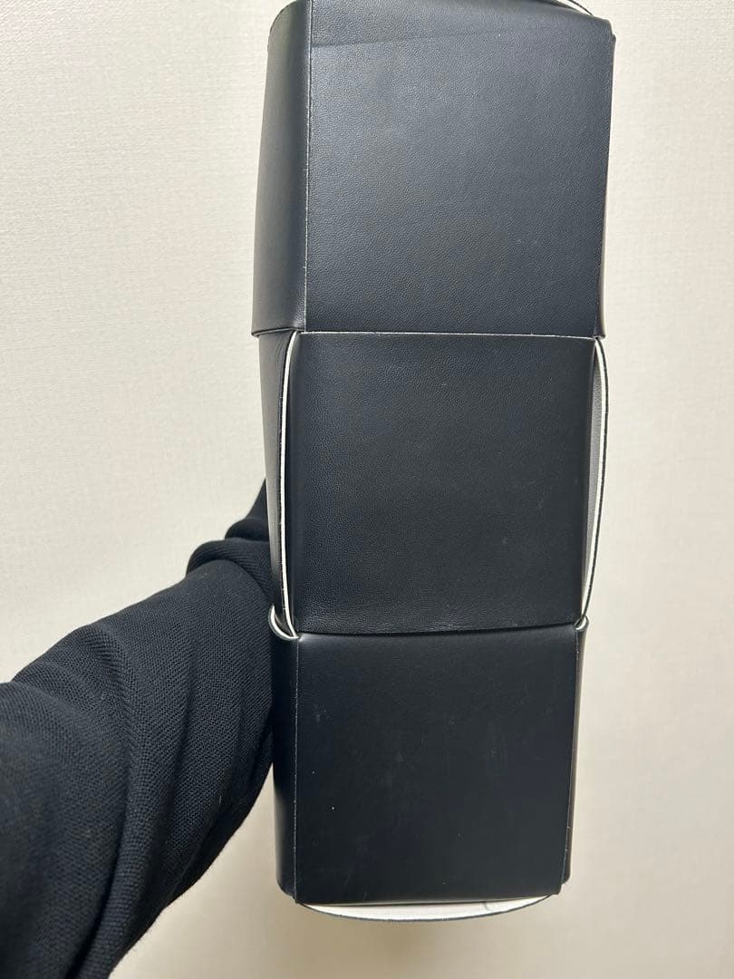 BOTTEGA VENETA ブラックレザーバッグ