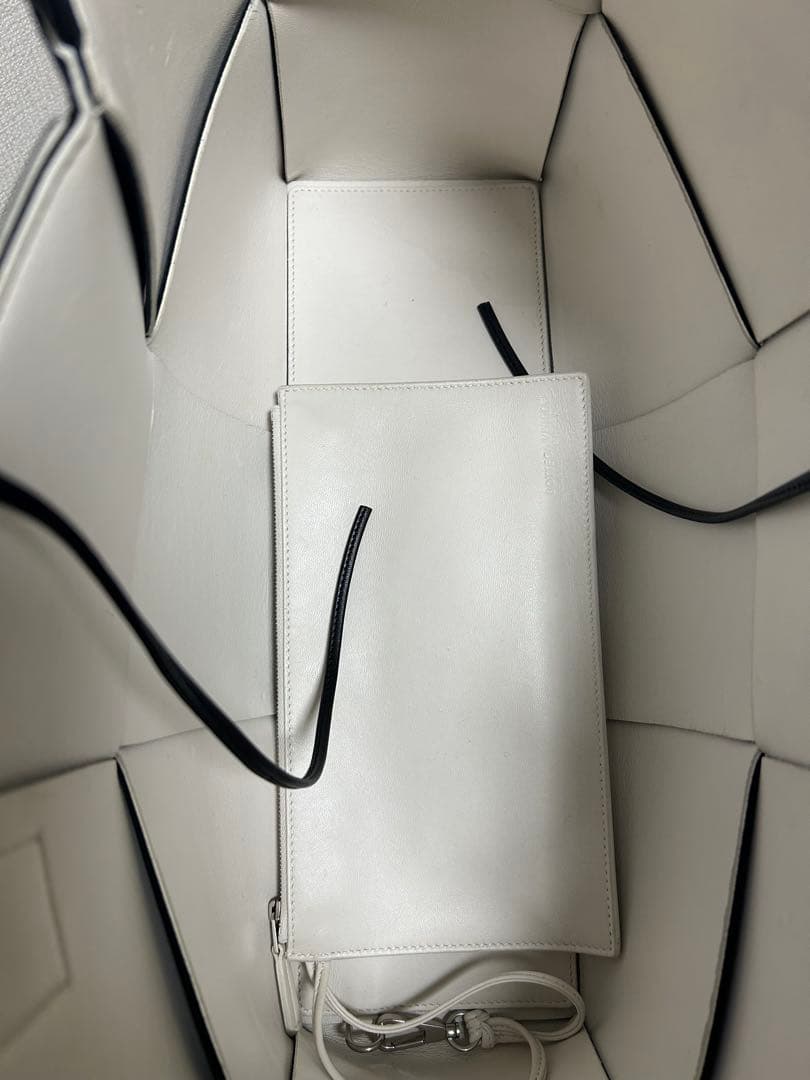 BOTTEGA VENETA ブラックレザーバッグ