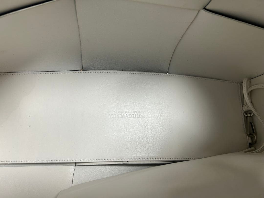 BOTTEGA VENETA ブラックレザーバッグ