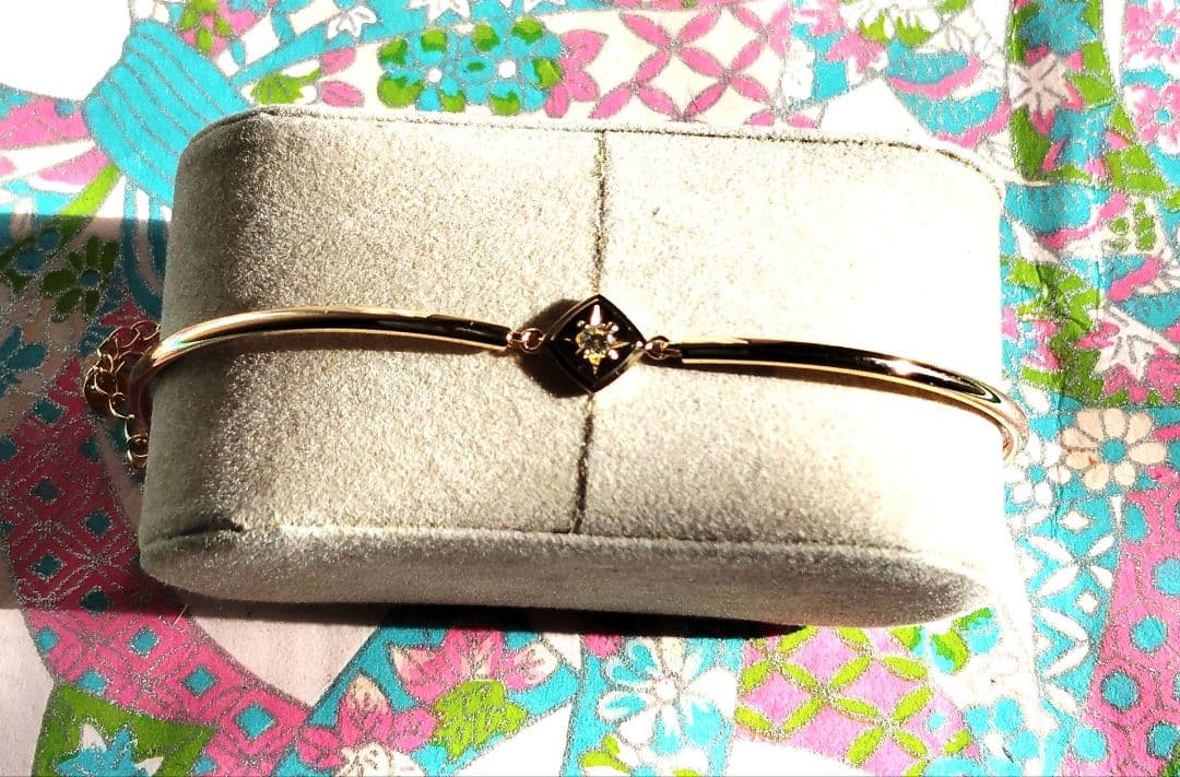 バングル　18金　ダイヤ付き 2月1日迄の価格