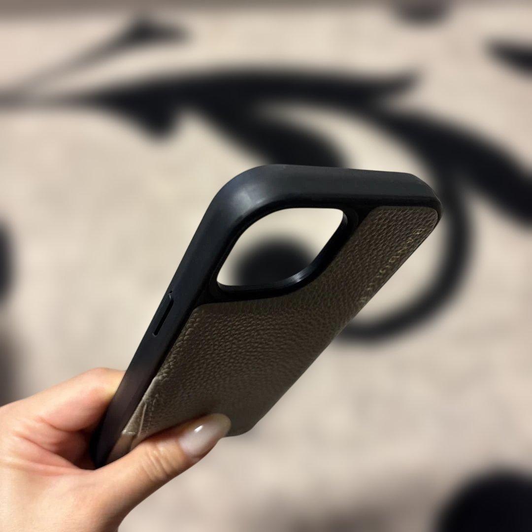 【iPhone15用】BANDOLIER EMMA エマ ライトトープ