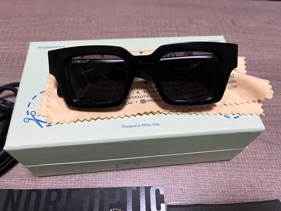 【平本蓮着用】箱袋ケース付きOff White サングラス