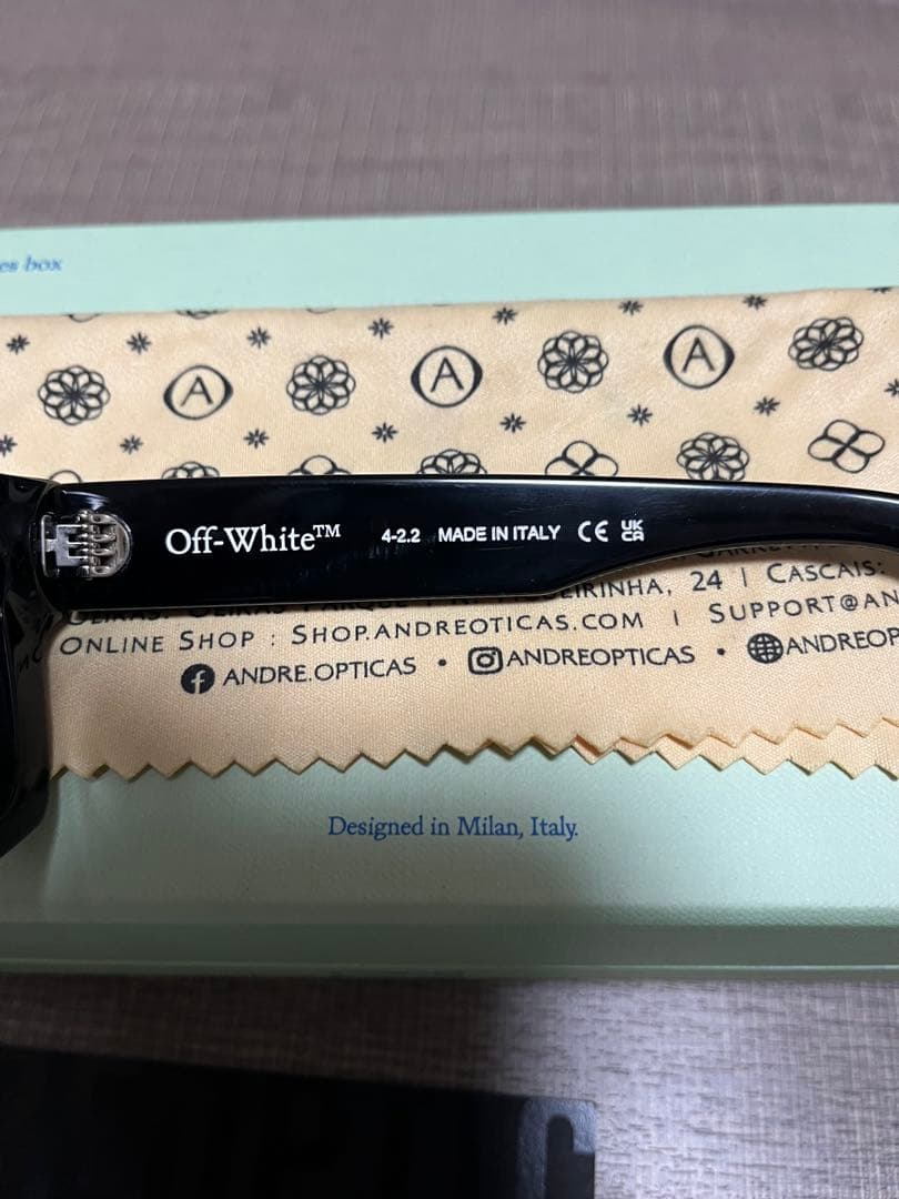 【平本蓮着用】箱袋ケース付きOff White サングラス