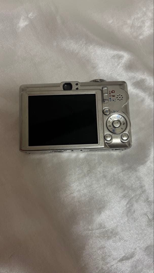 Canonのデジタルカメラ IXY DIGITAL60とバッテリーチャージャー