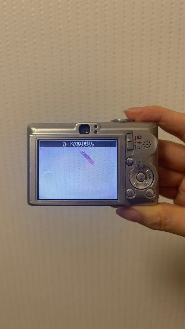 Canonのデジタルカメラ IXY DIGITAL60とバッテリーチャージャー