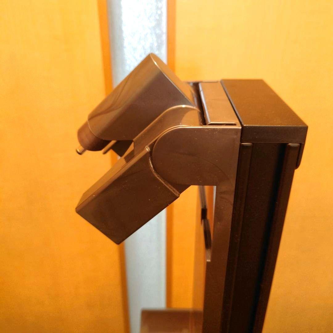 Dyson v8 slim fluffy+　コードレスクリーナースタンドセット