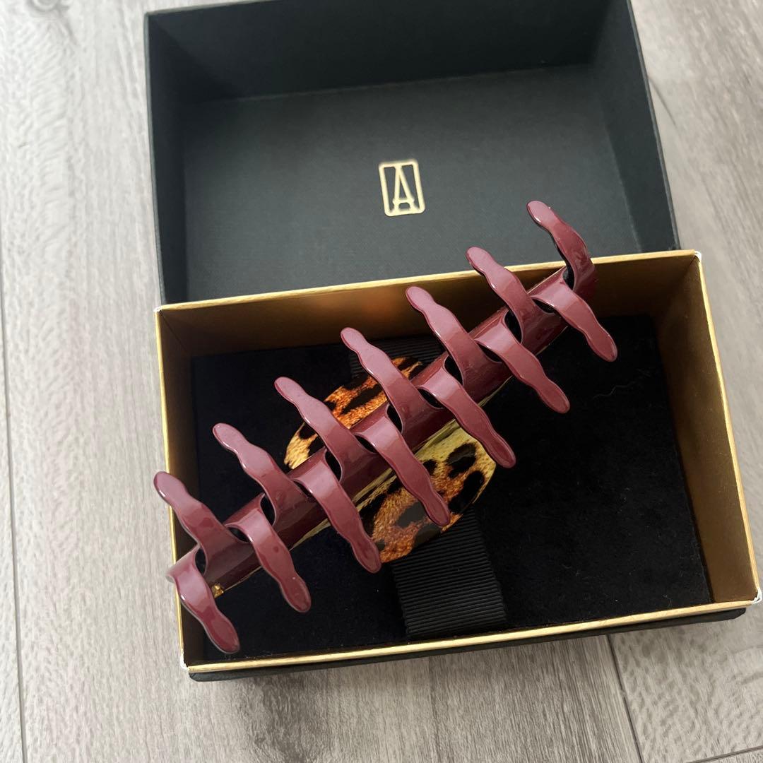 アレクサンドルドゥパリ　ヒョウ柄ヘアクリップ 中型 専用ボックス付き