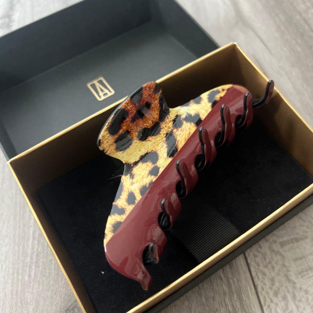 アレクサンドルドゥパリ　ヒョウ柄ヘアクリップ 中型 専用ボックス付き