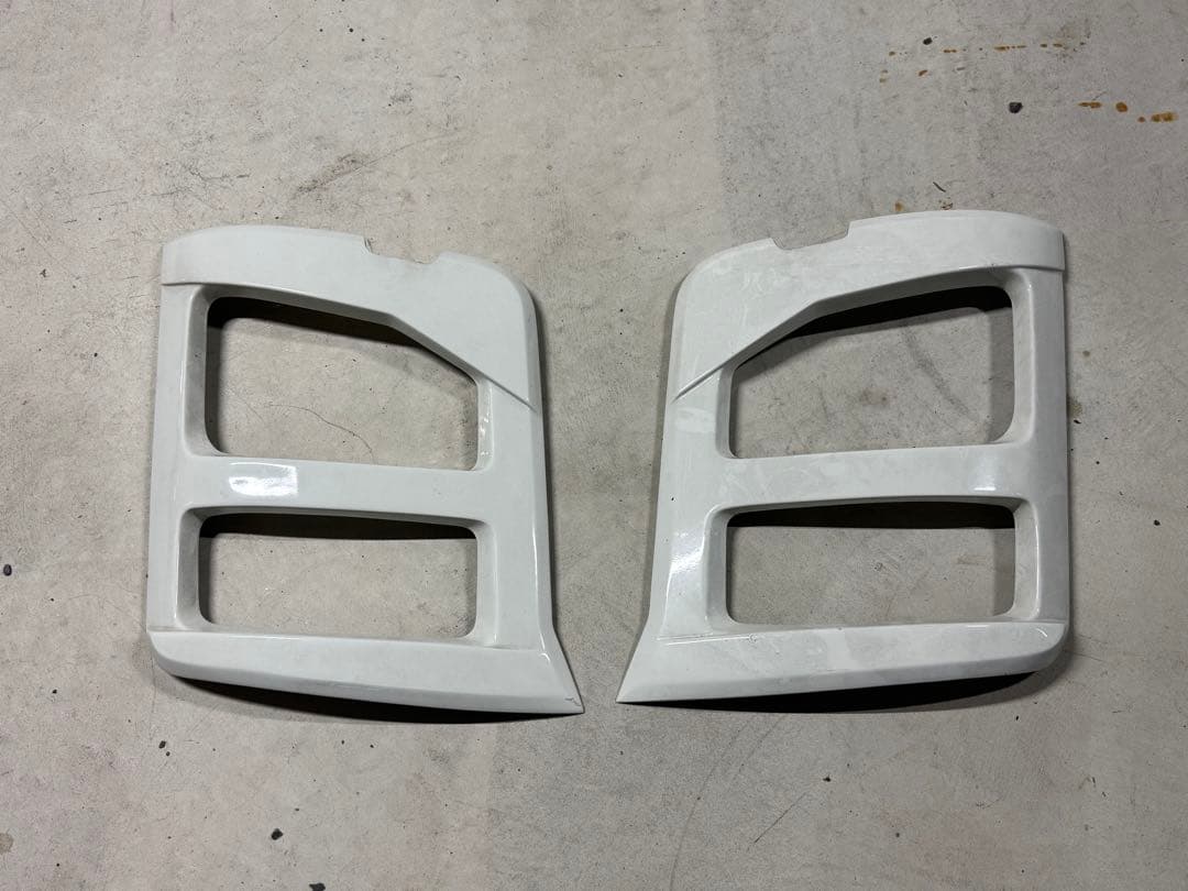 値下げ　LB tracksいすゞギガ　アイラインガーニッシュ左2P右2Pセット