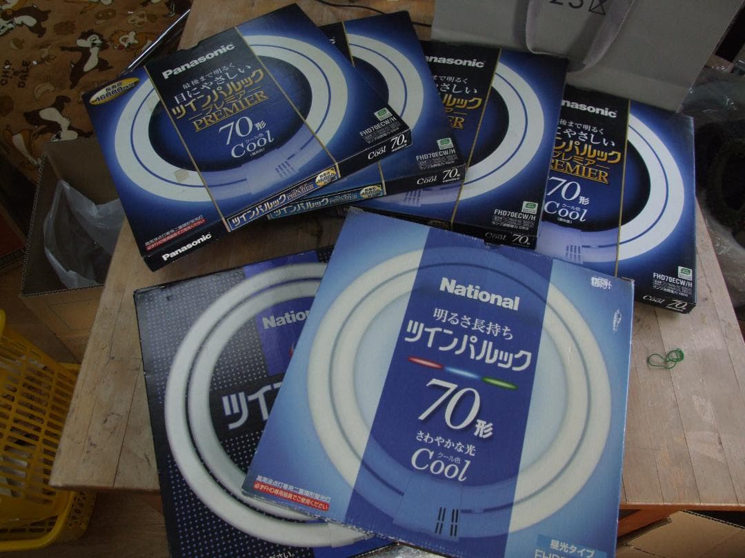 値下げしました。未使用品　パナソニック ツインパルック 70形 クール色　６個