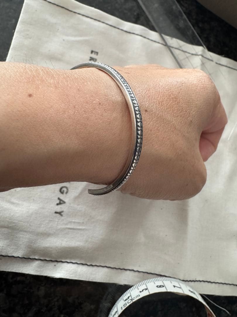 エリッカニコラスビゲイ　ハンドメイドバングルシャイニー