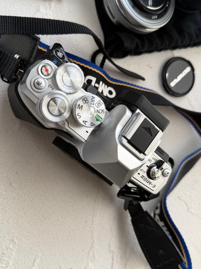 美品！ オリンパスOM-D E-M10 MarkIII デジタル一眼レフカメラ