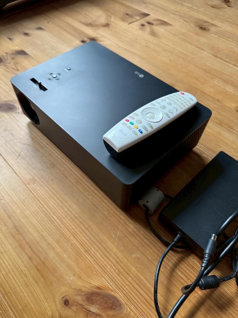 【歳末値下げ】LG 4K LEDプロジェクターHU70LS