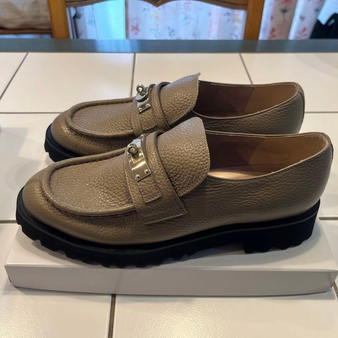 銀座かねまつ ベージュ レザー ローファー