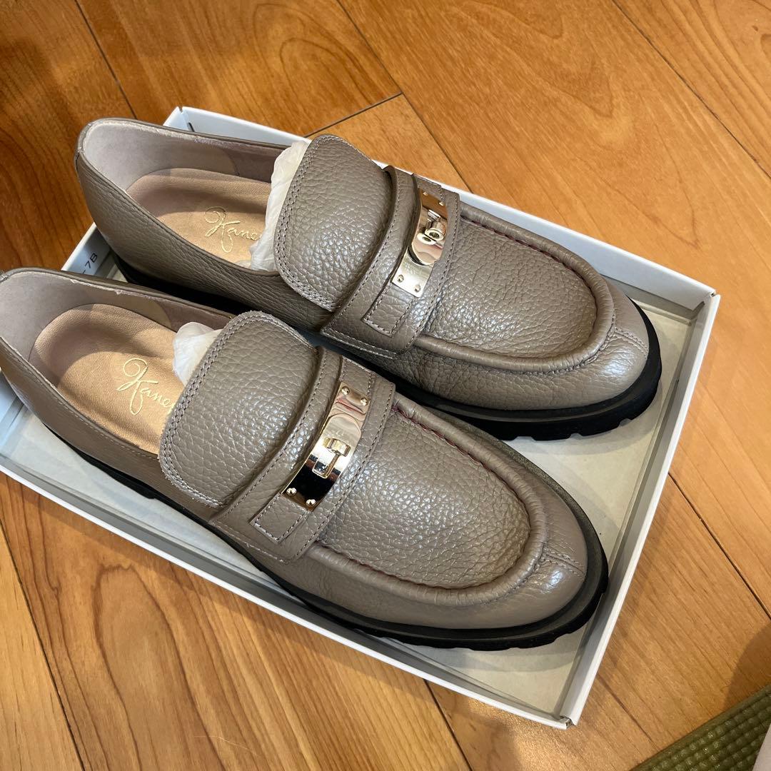 銀座かねまつ ベージュ レザー ローファー