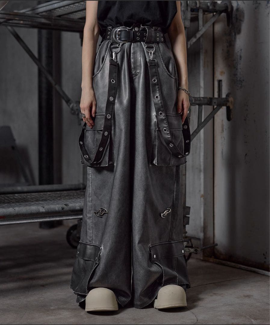 [ERAR] [完売品] 合皮サスペンダーメタルパーツカーゴパンツ　M