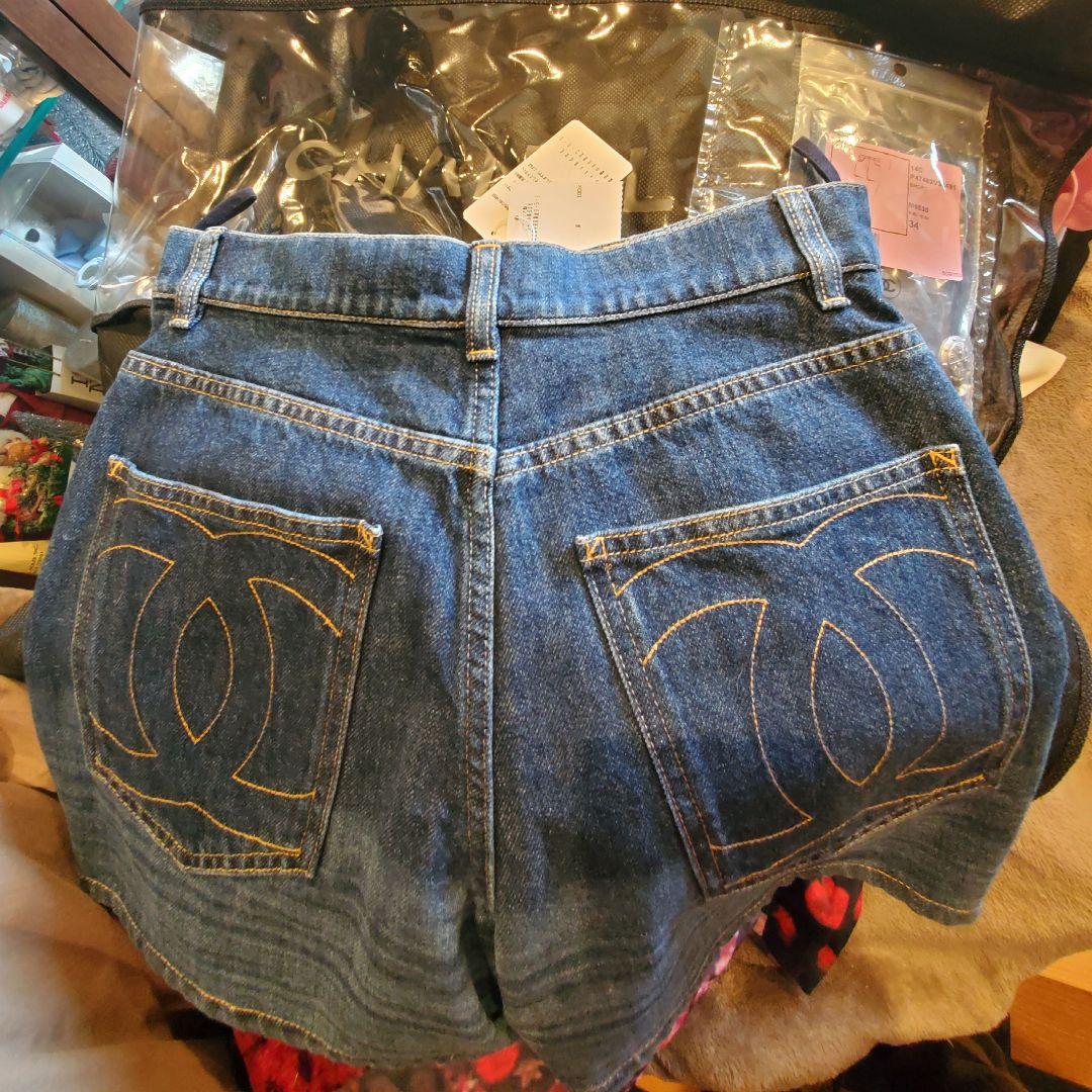 レア!未使用　CHANEL ロゴステッチ　デニムショートパンツ 　34 シャネル