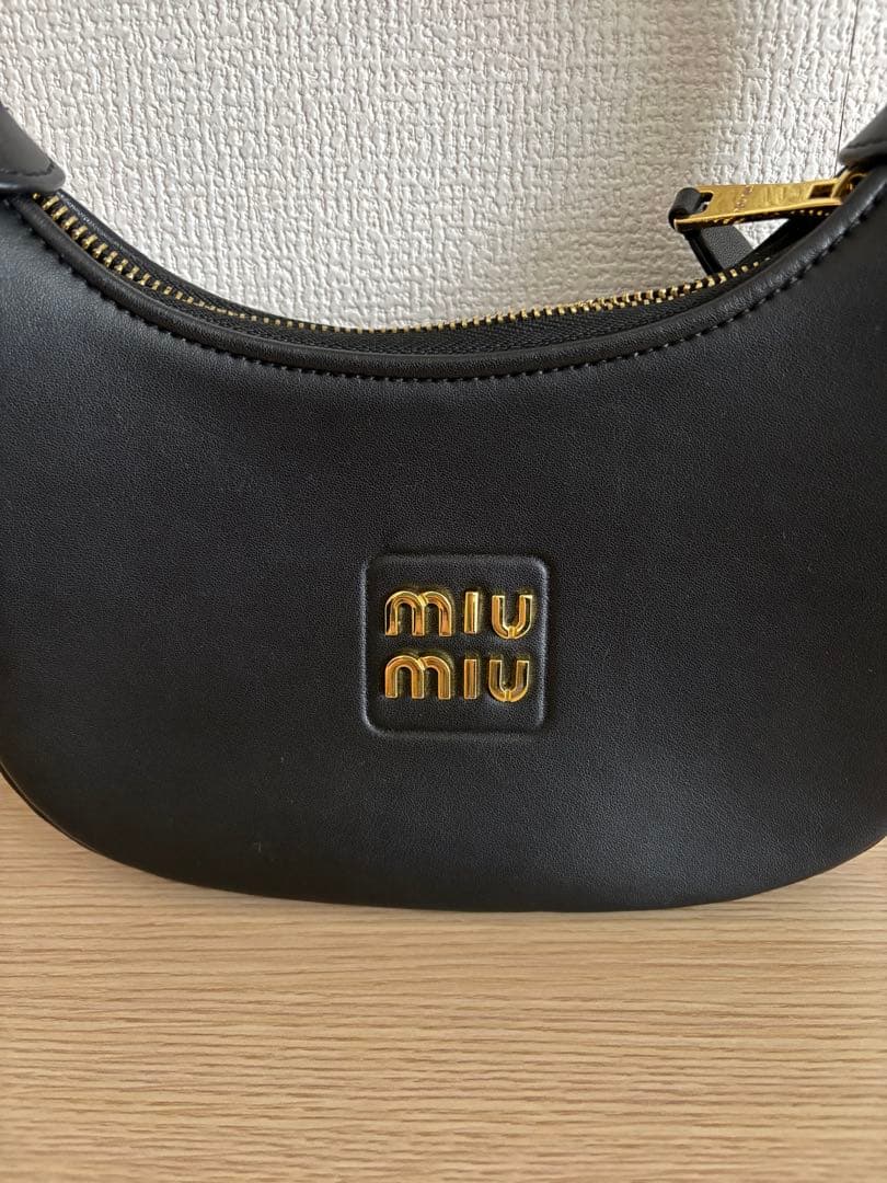 miu miu 黒 レザー ショルダーバッグ