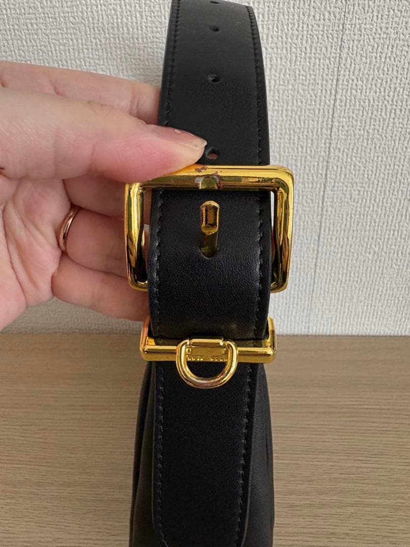 miu miu 黒 レザー ショルダーバッグ