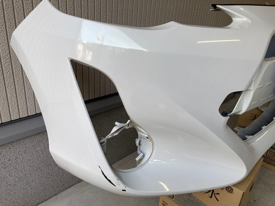 トヨタ アクア NHP10フロントバンパー　純正