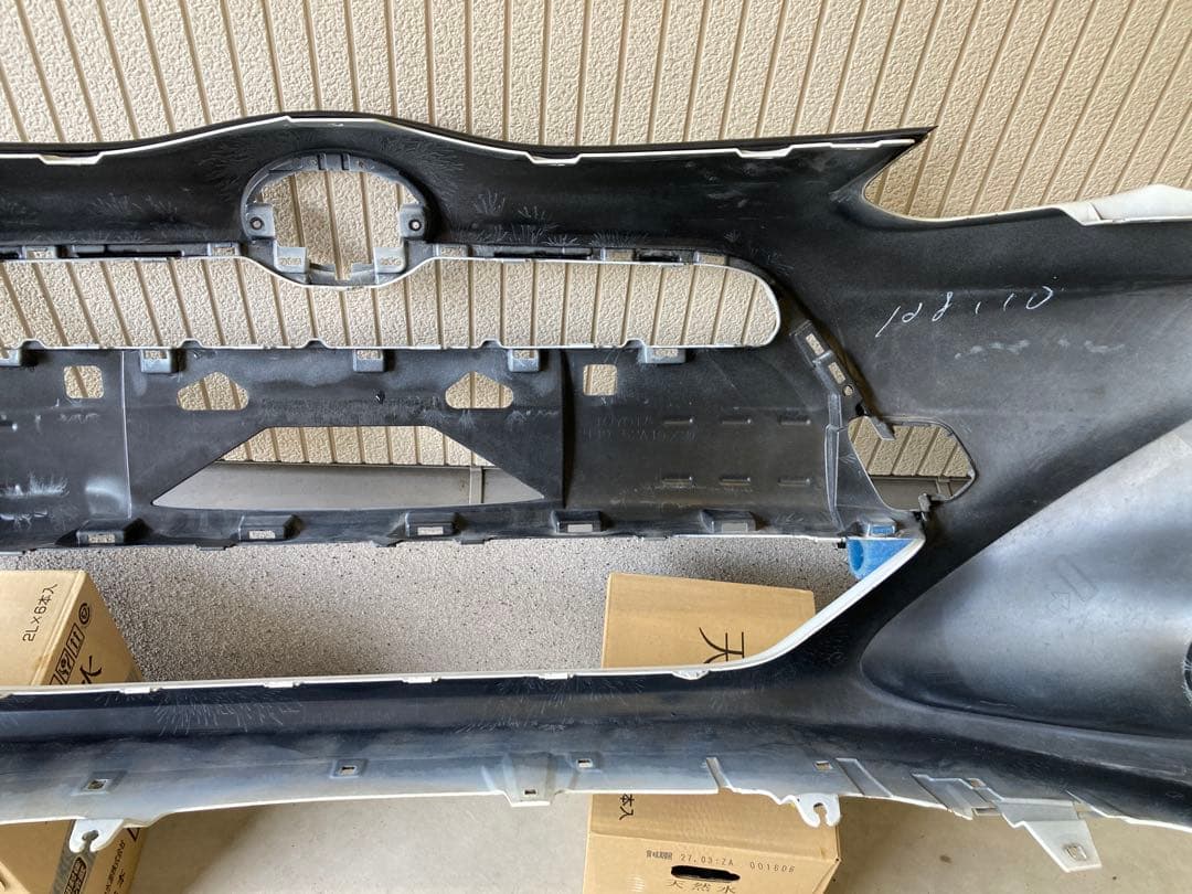 トヨタ アクア NHP10フロントバンパー　純正