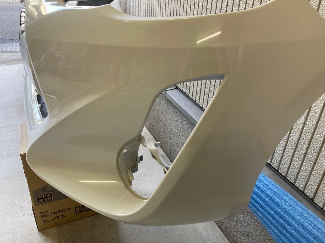 トヨタ アクア NHP10フロントバンパー　純正