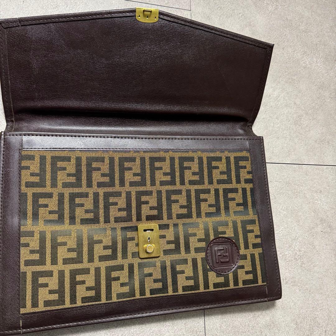 Fendi FFロゴパターン 鍵付き クラッチバッグ