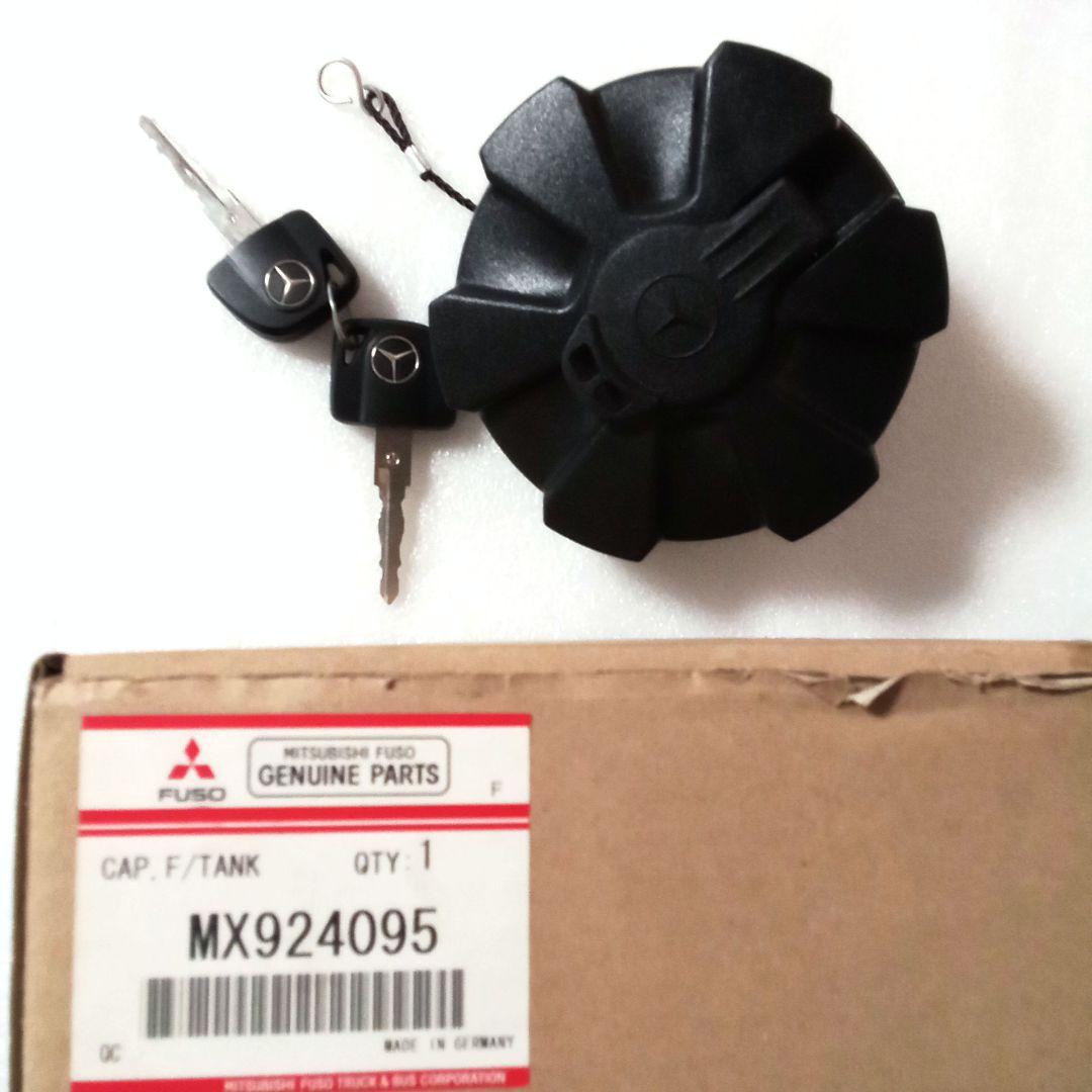 純正燃料タンクキャップ　鍵2本付き