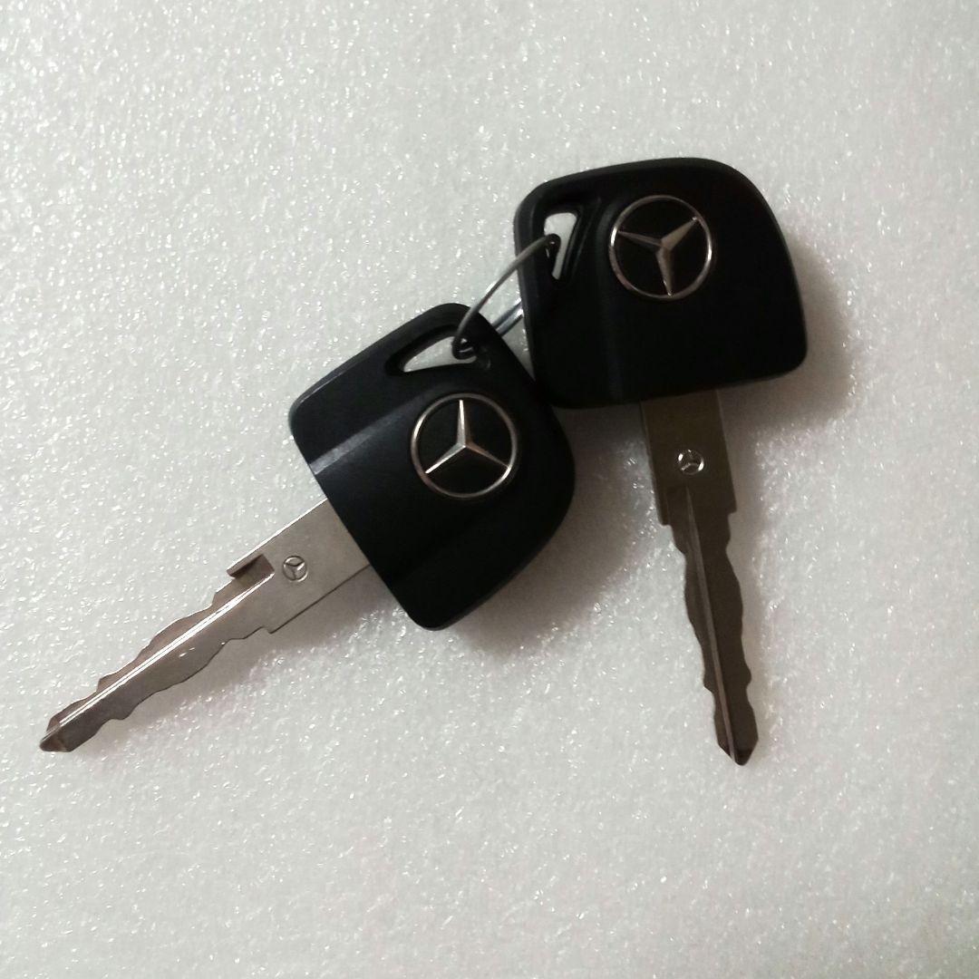 純正燃料タンクキャップ　鍵2本付き