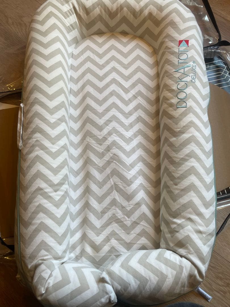 ドッカトット DockATot デラックス ベビーベッド 添い寝　トイアーチ