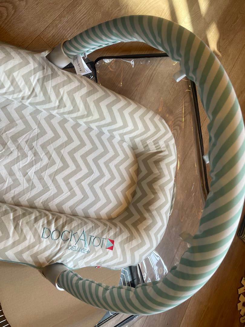 ドッカトット DockATot デラックス ベビーベッド 添い寝　トイアーチ