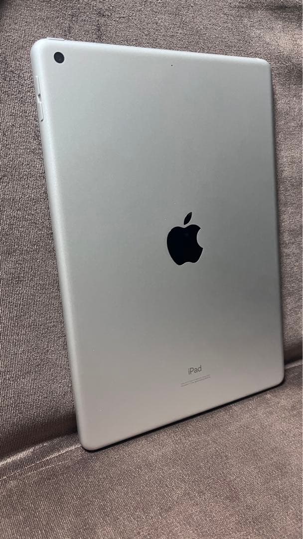 傷無 iPad 第7世代 Wi-Fi 32GB シルバー MW752J/A 本体
