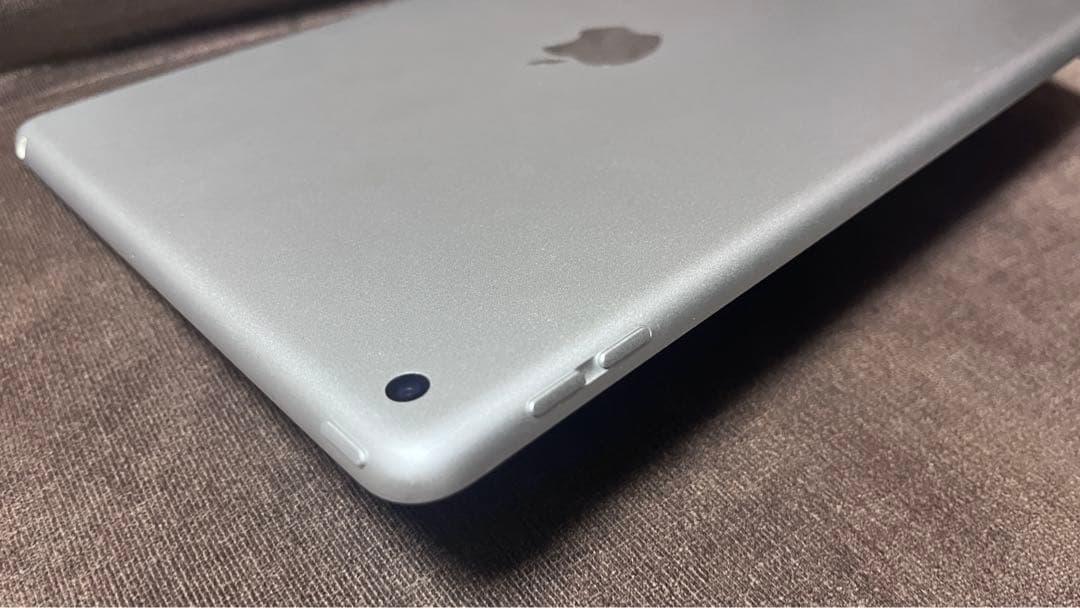 傷無 iPad 第7世代 Wi-Fi 32GB シルバー MW752J/A 本体