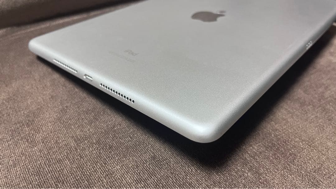 傷無 iPad 第7世代 Wi-Fi 32GB シルバー MW752J/A 本体