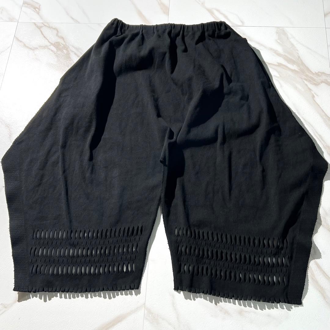 入手困難✨ イッセイミヤケ サルエルパンツ 切りデザイン コットン素材 黒色