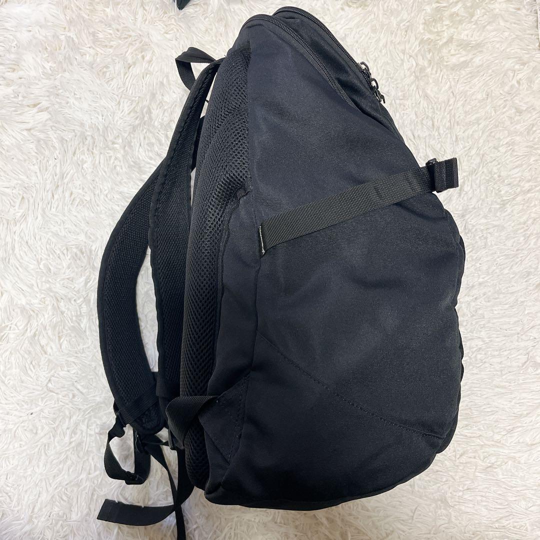 極美品　DESCENTE デイパック バックパック リュック 黒