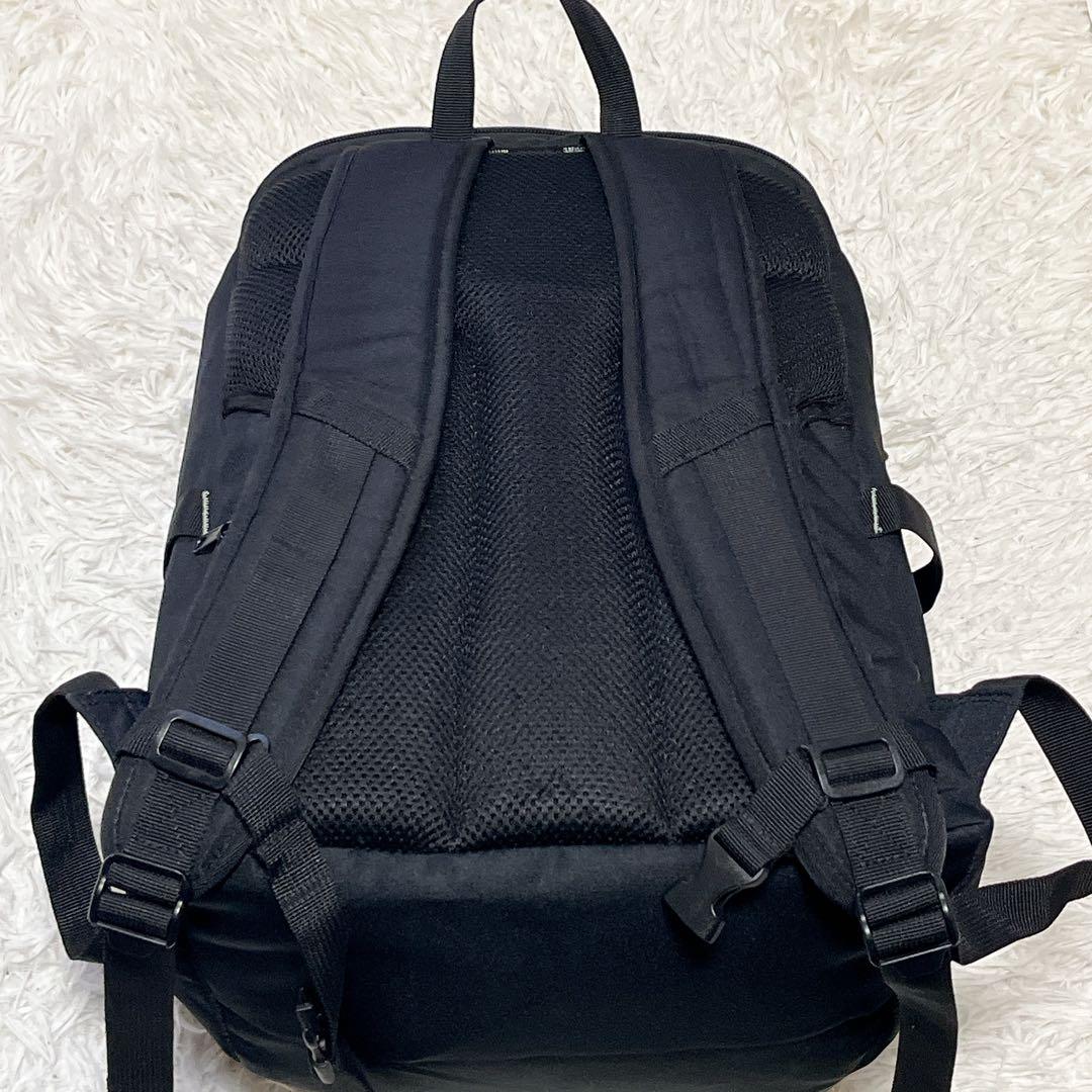 極美品　DESCENTE デイパック バックパック リュック 黒