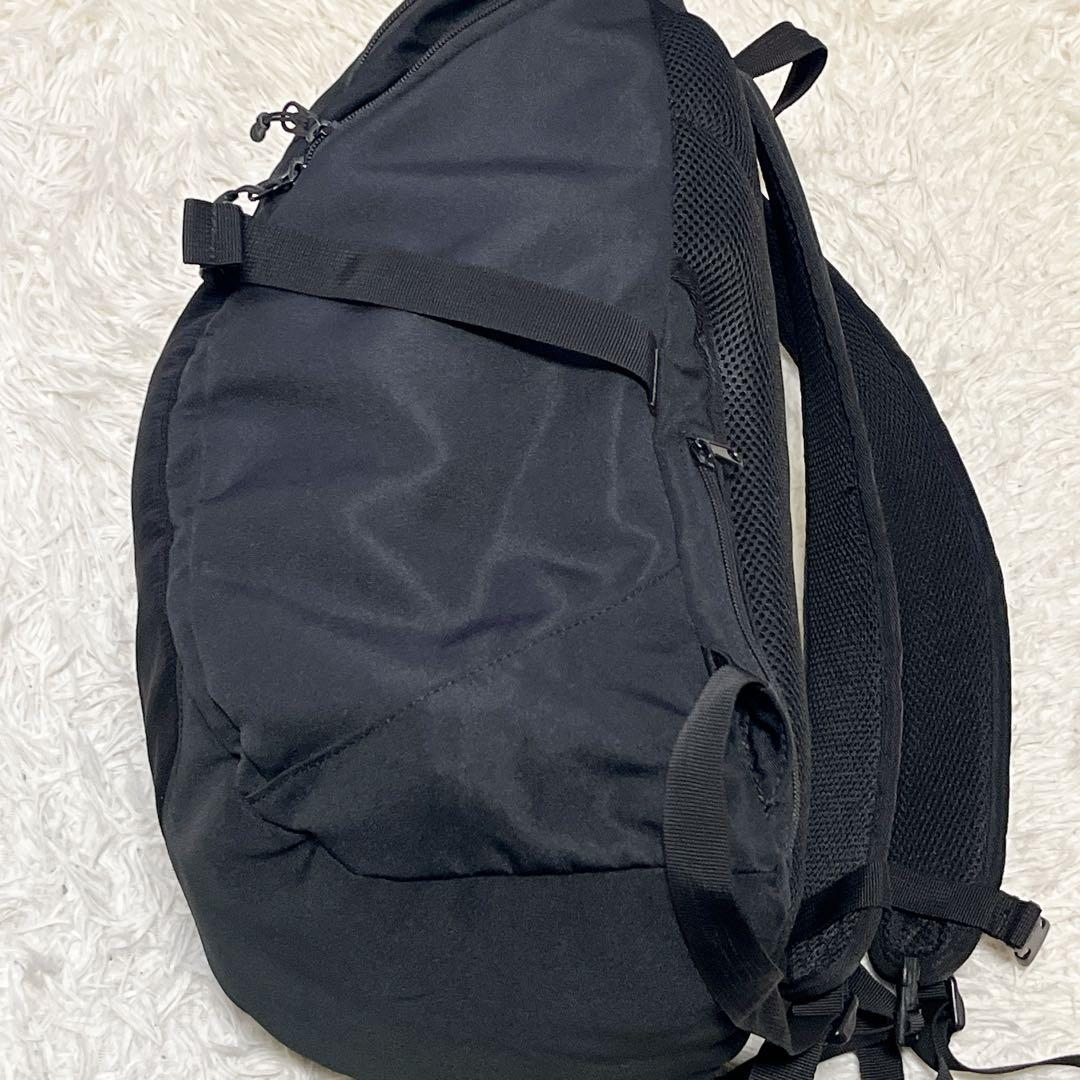極美品　DESCENTE デイパック バックパック リュック 黒