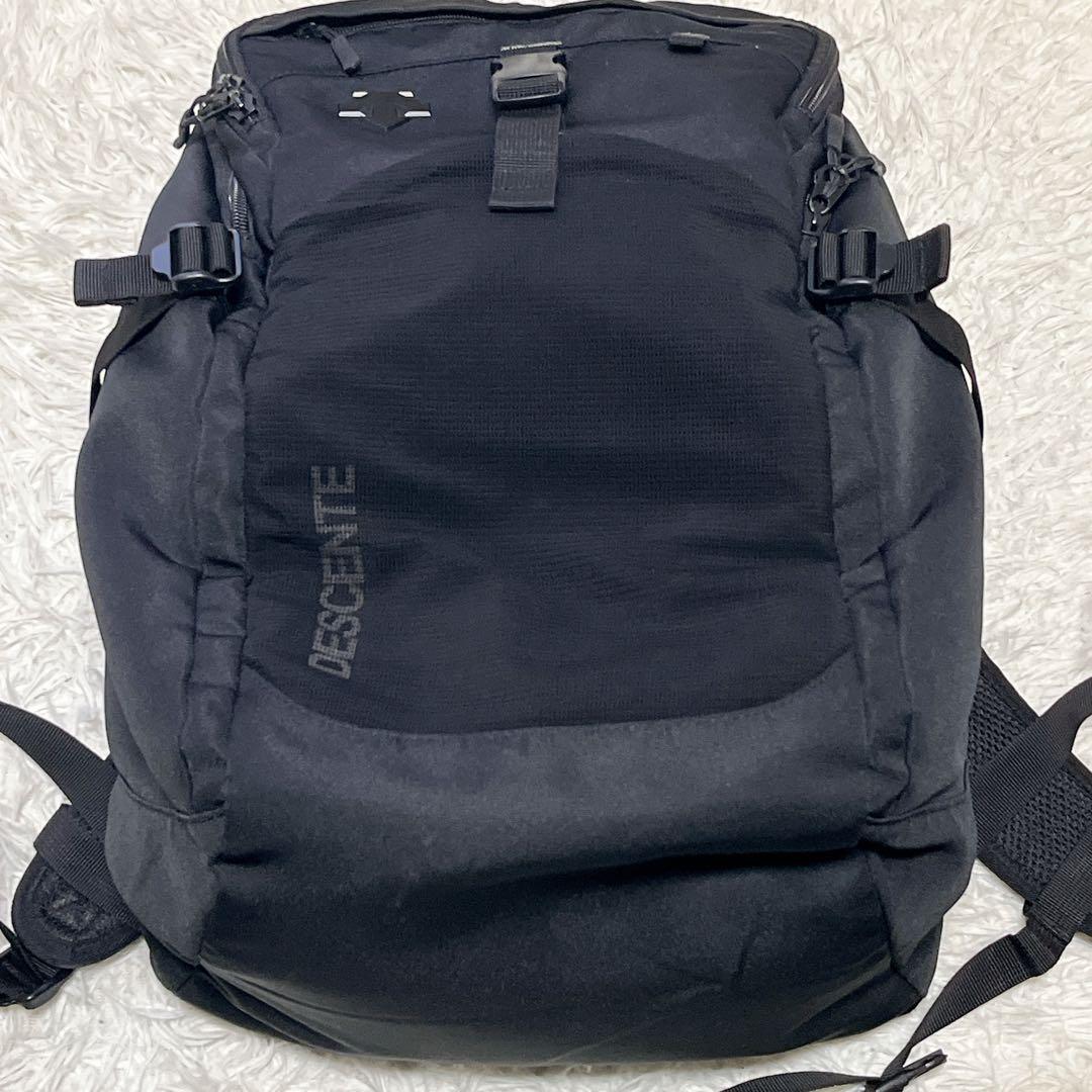 極美品　DESCENTE デイパック バックパック リュック 黒