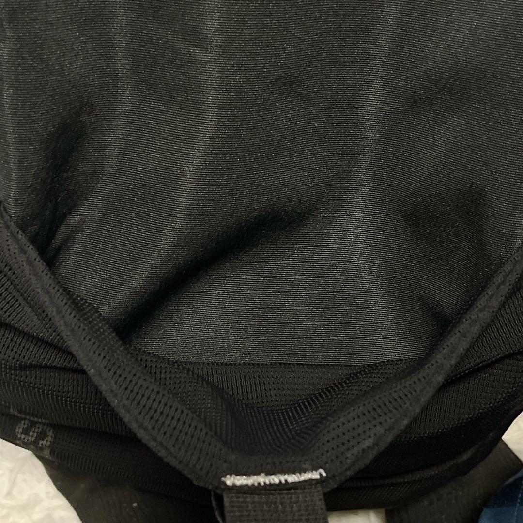 極美品　DESCENTE デイパック バックパック リュック 黒