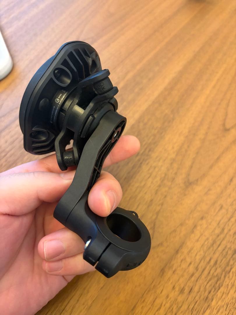 QUADLOCK衝撃吸収ダンパー　ワイヤレス充電