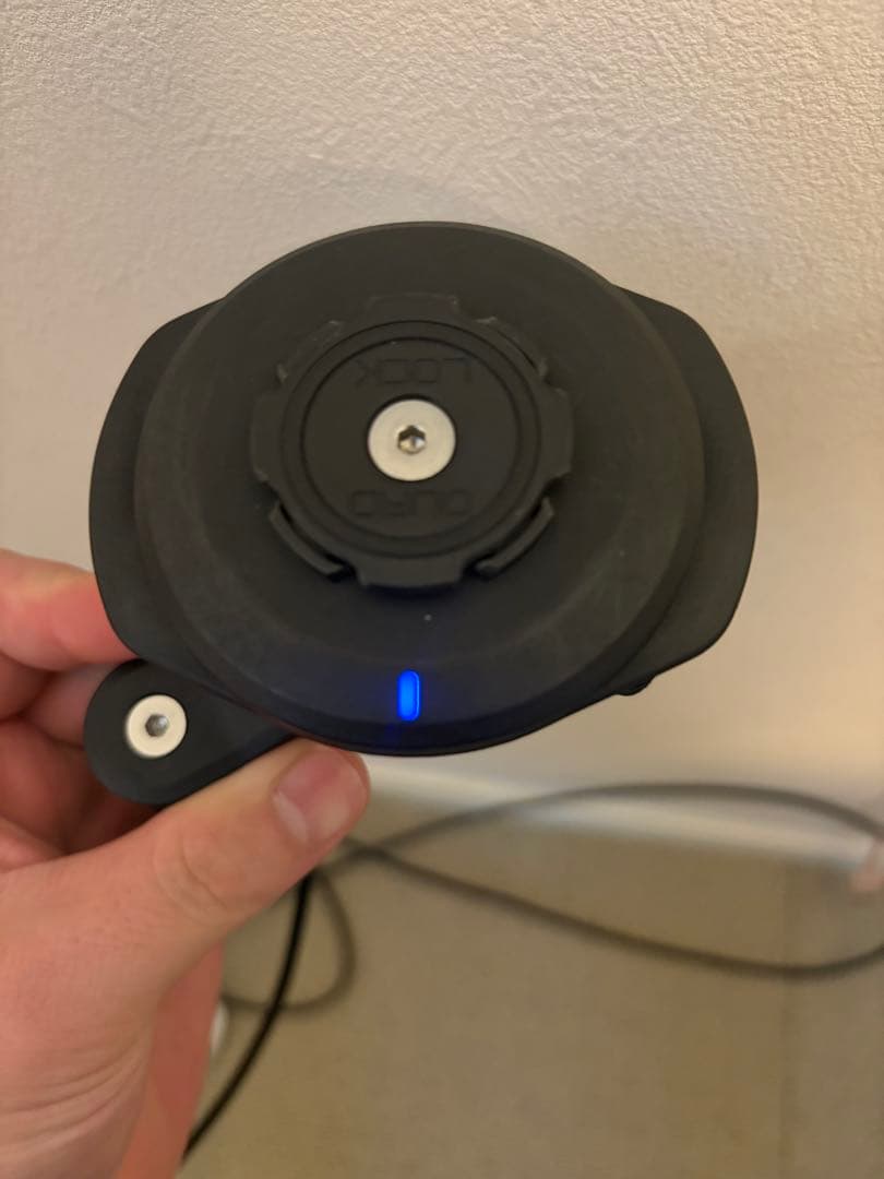 QUADLOCK衝撃吸収ダンパー　ワイヤレス充電