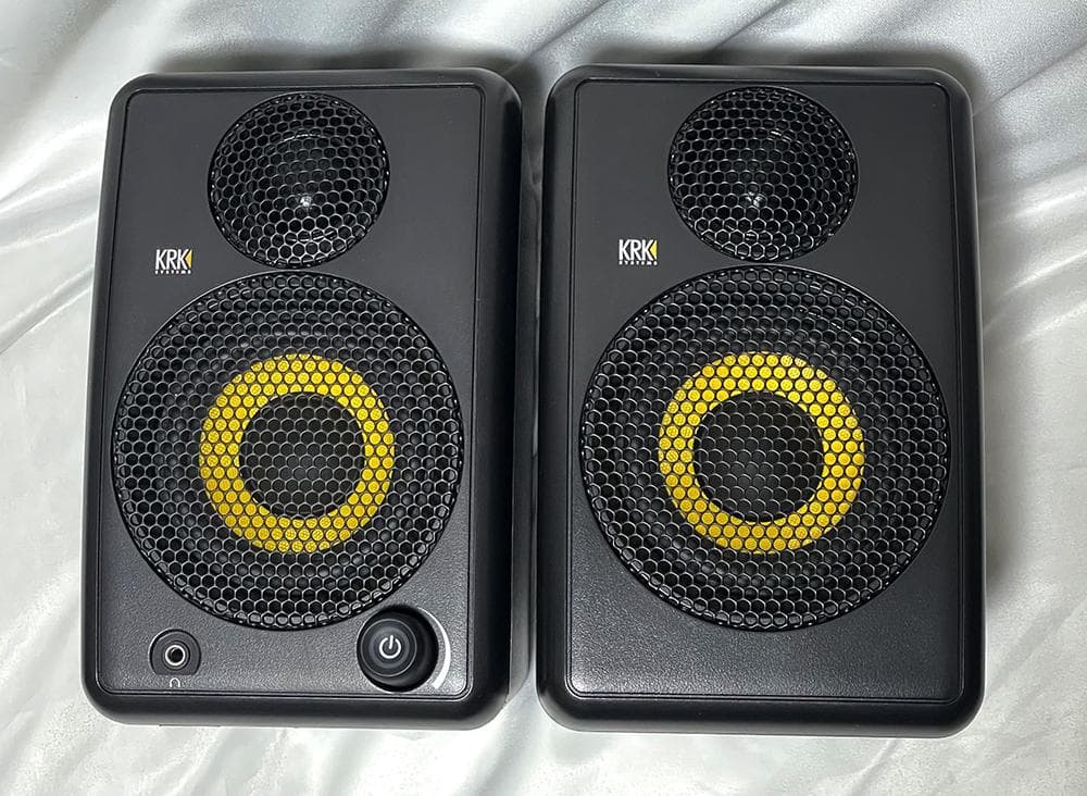 は*じ様 KRK GoAux 3 ポータブル・ニアフィールドモニター (キャリー