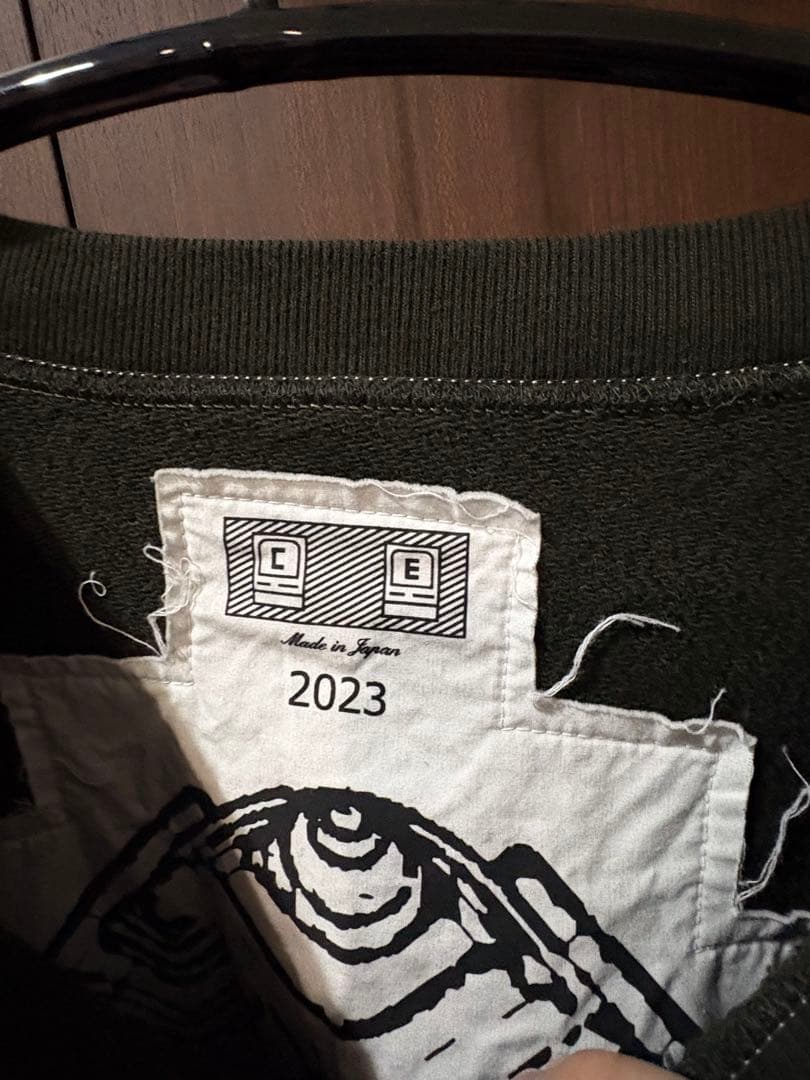 CAV EMPT クルーネックトレーナー 2023